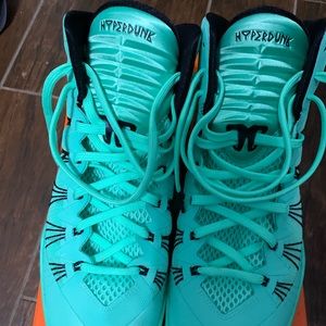 Nike Shoes - Nike Hyperdunk basketball shoe Nike Shoes - Nike Hyperdunk basketball shoe